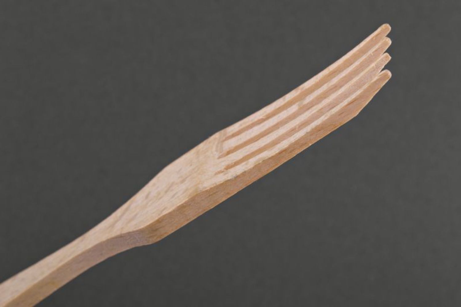 Кухонная деревянная вилка фото 4