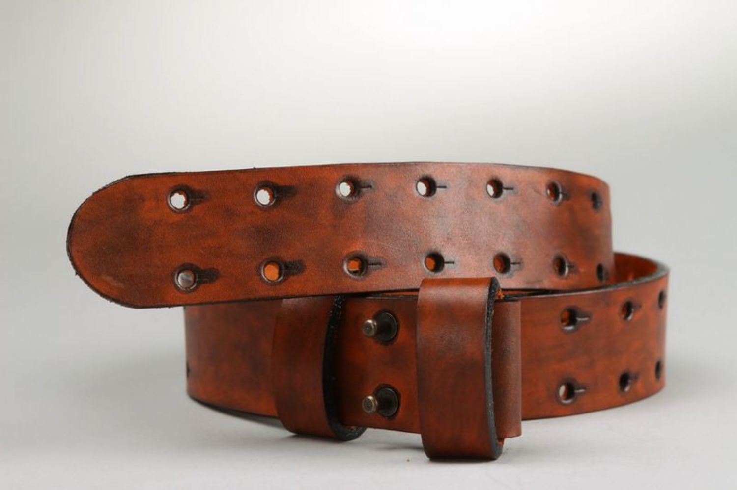 Cinturón de diseñador hecho de cuero de vaca foto 5