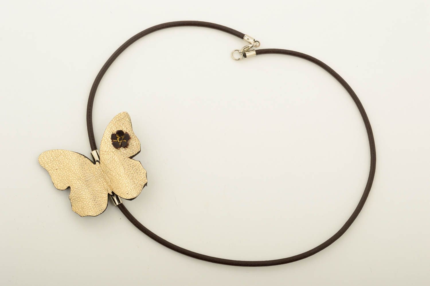 Collier papillon doré Bijou fait main en cuir élégant original Cadeau femme photo 3