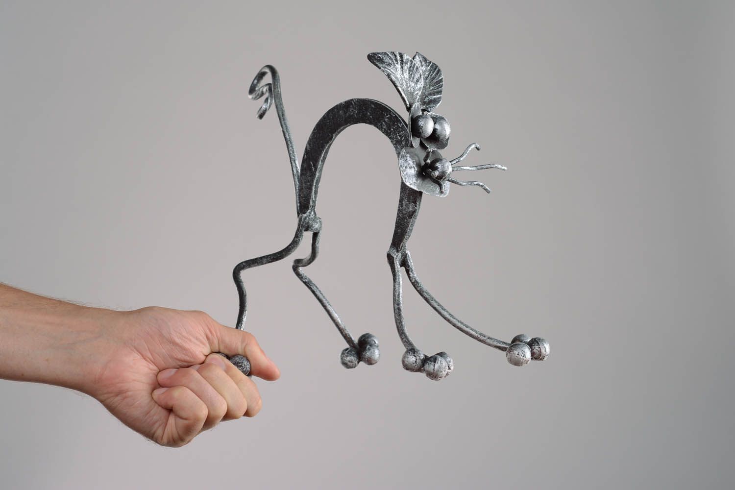 Estatueta artesanal de metal decorado com prata Gato ferradura para a boa sorte foto 2