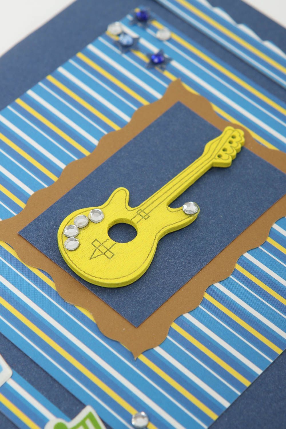 Tarjeta de felicitación azul con guitarra postal hecha a mano regalo original foto 2