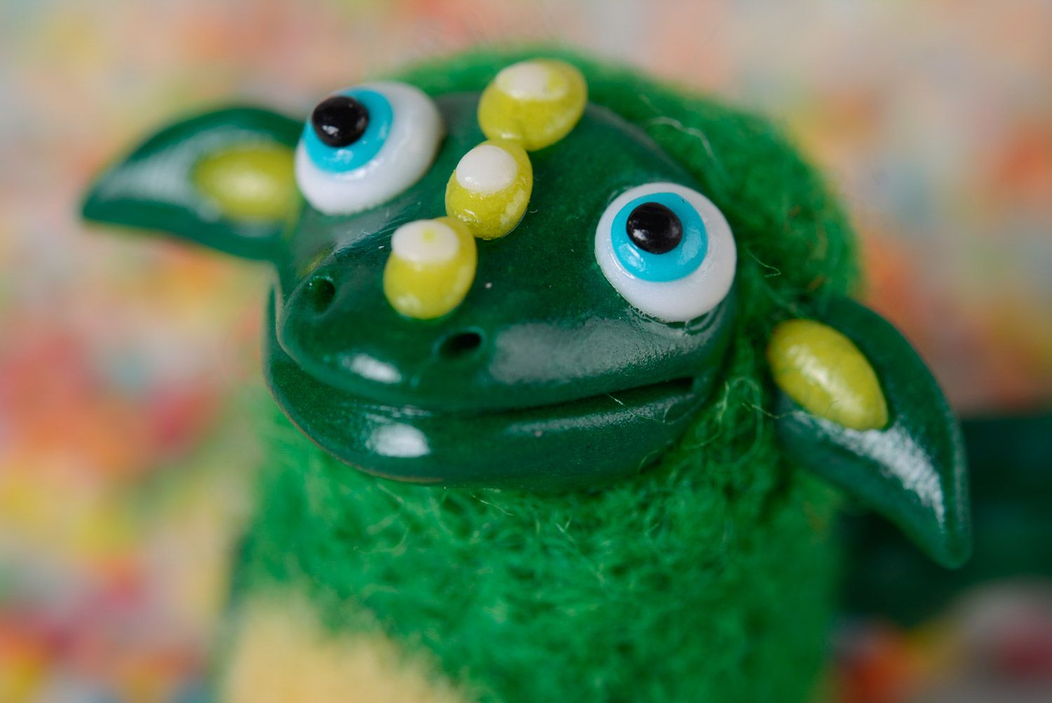 Handmade Spielzeug Drache in Grün aus Wolle gewalkt und Polymerton lustig foto 7