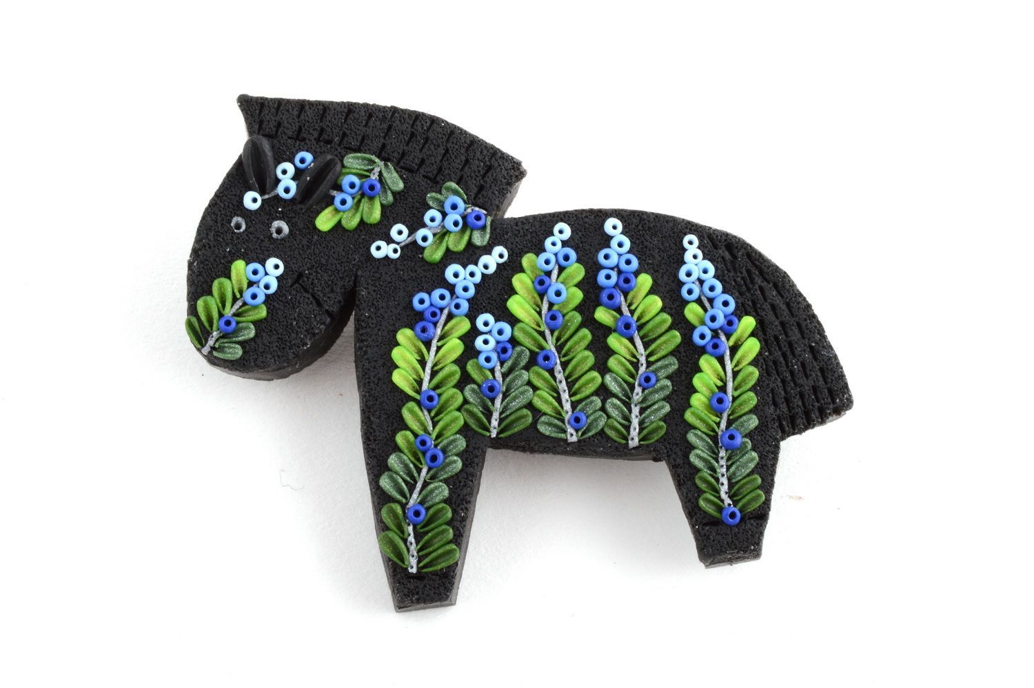 Broche en pâte polymère cheval noir à motif floral faite main originale design photo 2