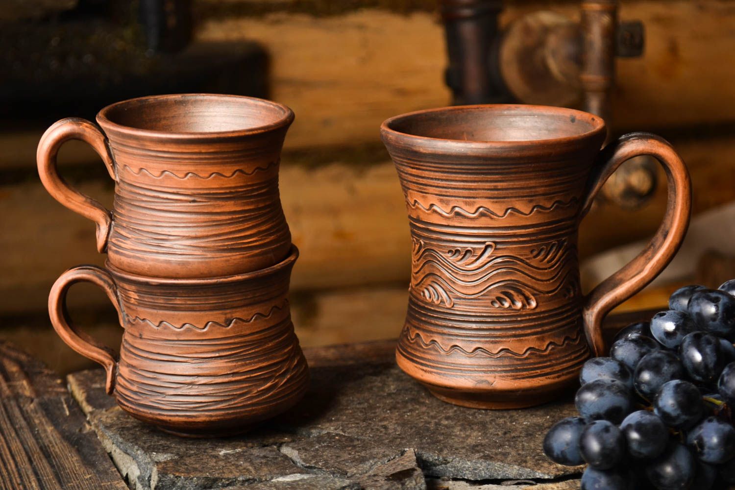 Set of 3 three rustic clay cups with handle and classic pattern photo 1