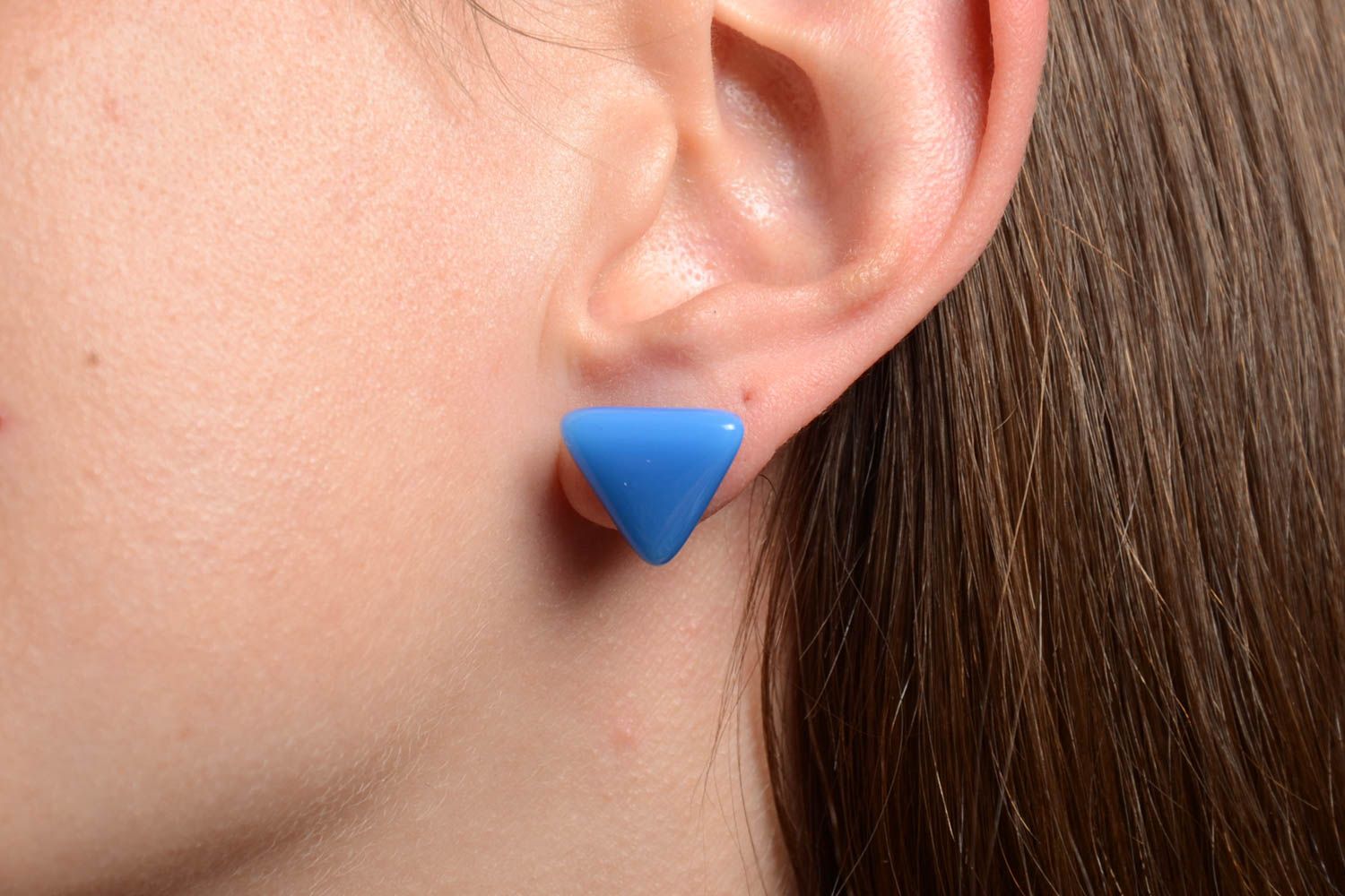 Boucles d'oreilles en verre faites main puces bleues originales triangles photo 2