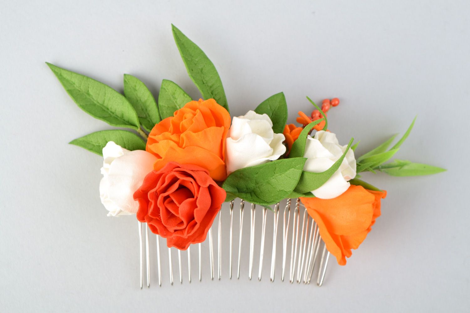 Peineta con flores para el pelo hechos a mano de fom multicolor  foto 2
