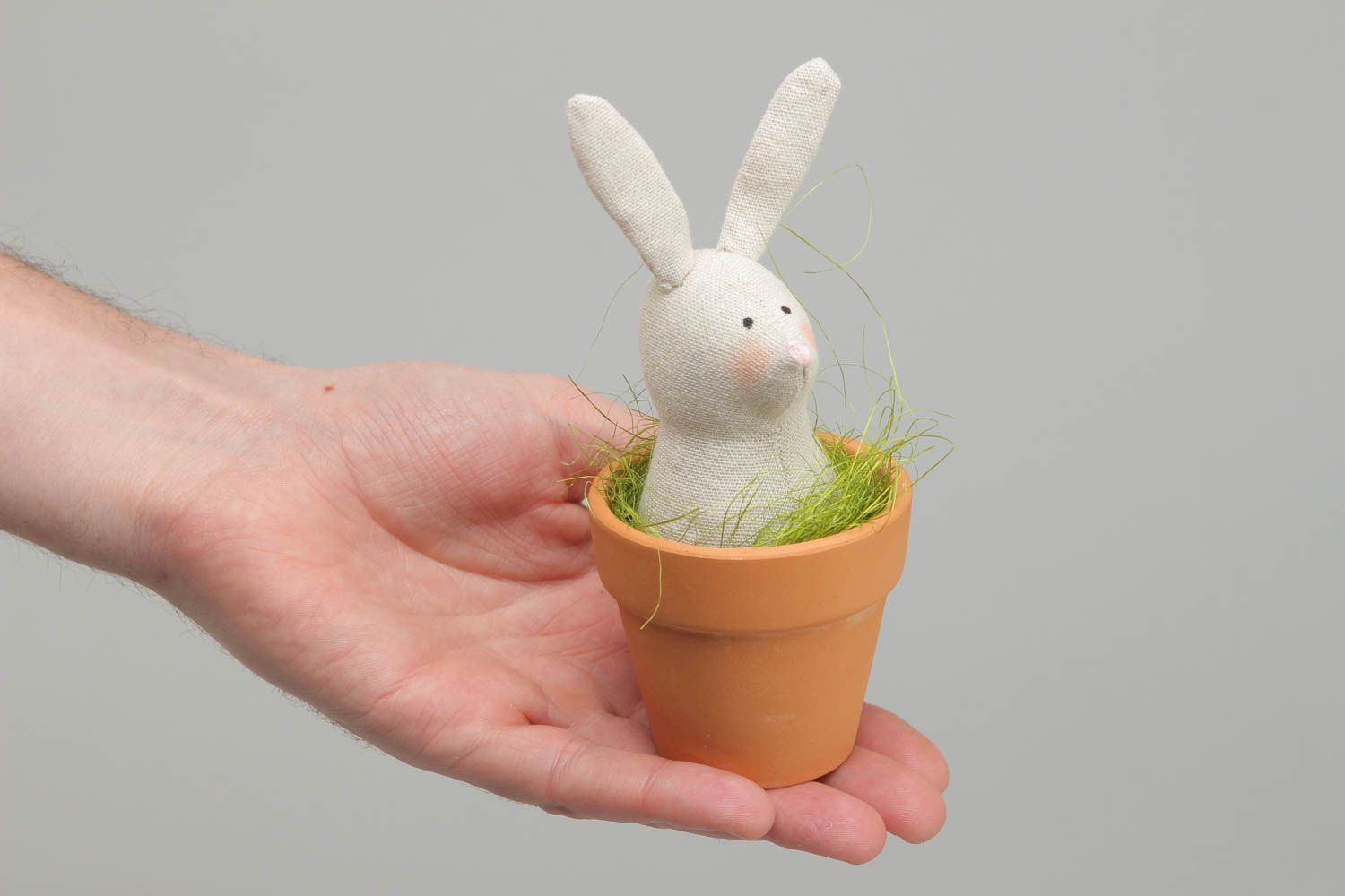 Juguete decorativo con forma de conejo blanco de Pascua  foto 3