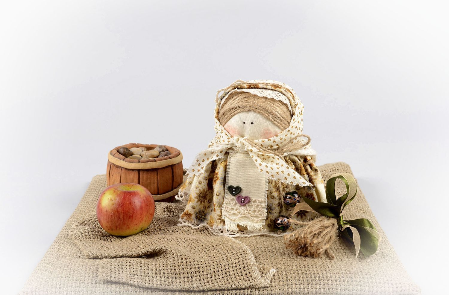 Muñeca de trapo hecha a mano regalo original amuleto de protección para el hogar foto 5
