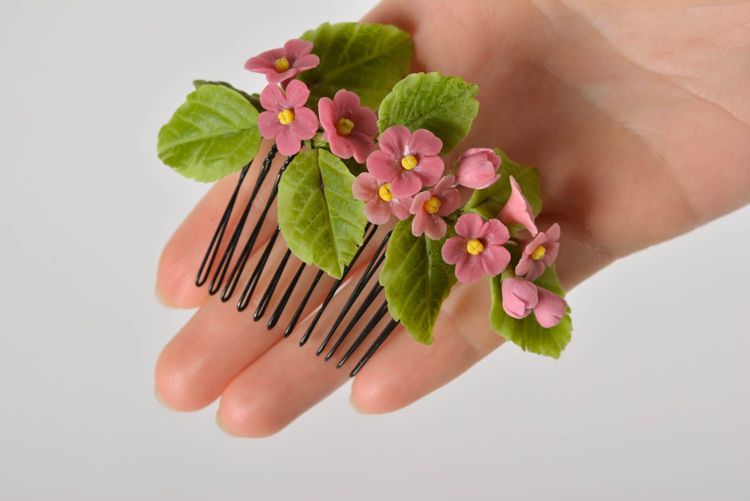 Handgemachter Haarkamm mit Blumen samt Blättern aus Polymerton in Rosa für Damen foto 5