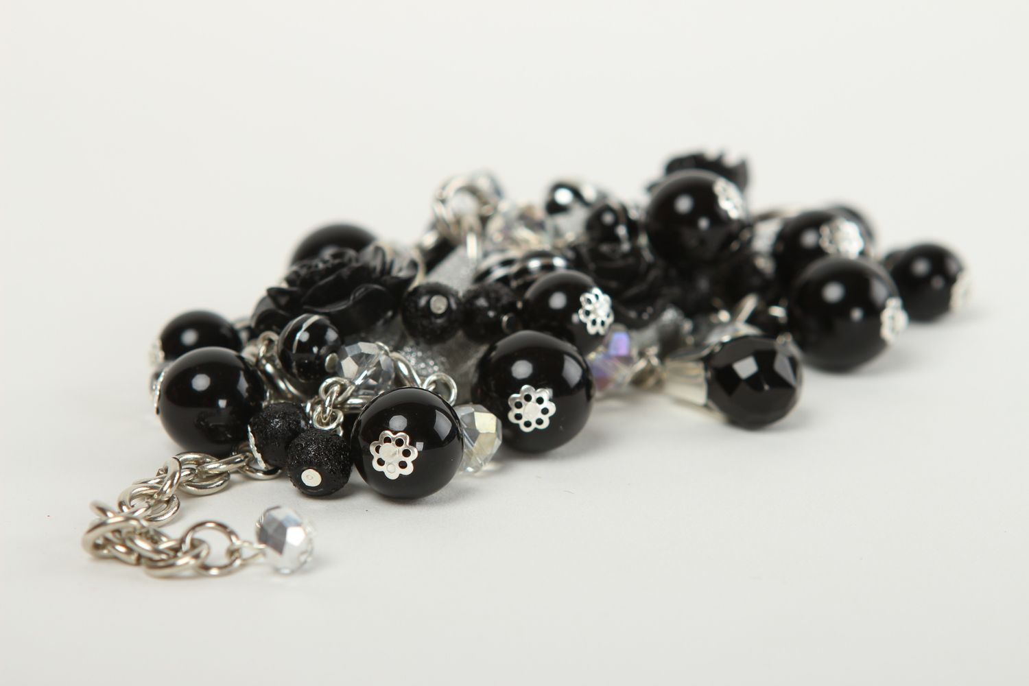 Black handmade beaded bracelet on-chain for women photo 1