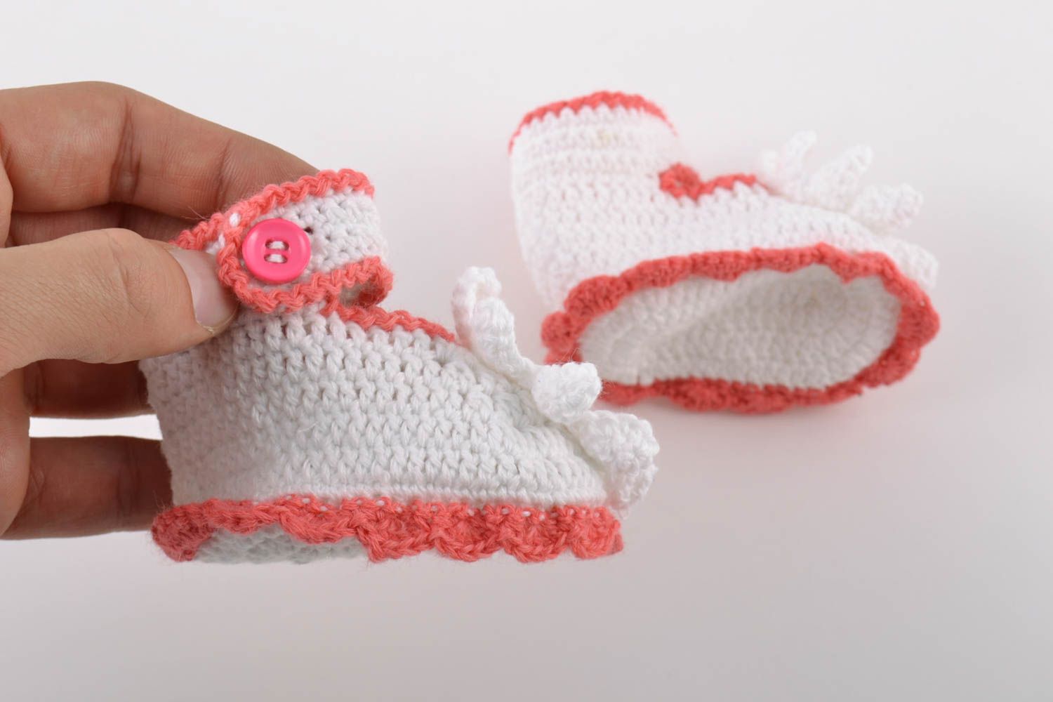 Chaussons pour bébé tricotés roses faits main en fils de coton pour fillette photo 2