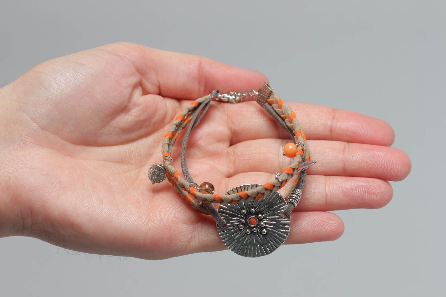 Bracelet en cuir tressé fin orange-gris fait main de style ethnique original photo 5