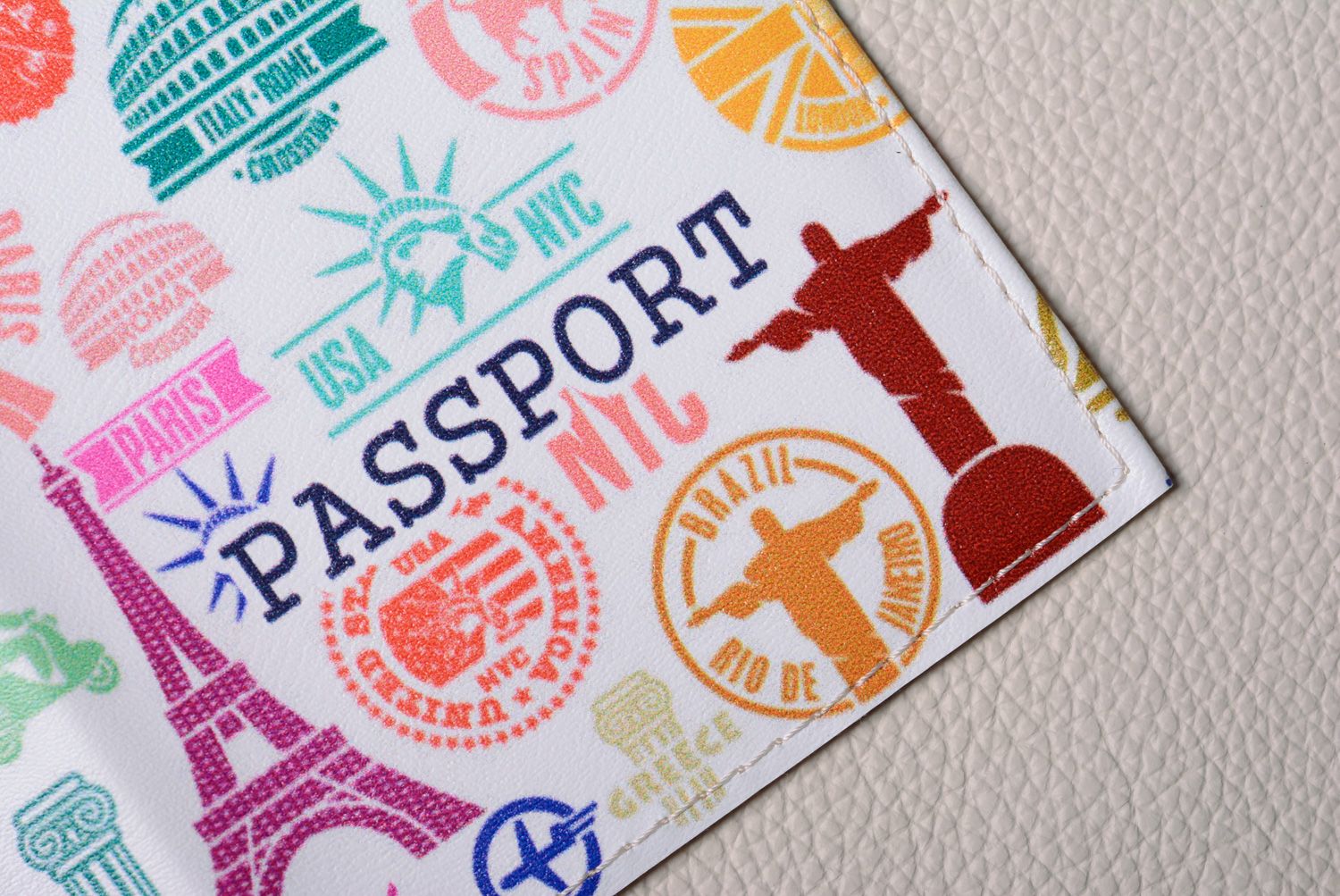 Protège-passeport en cuir artificiel avec imprimé original accessoire fait main photo 3