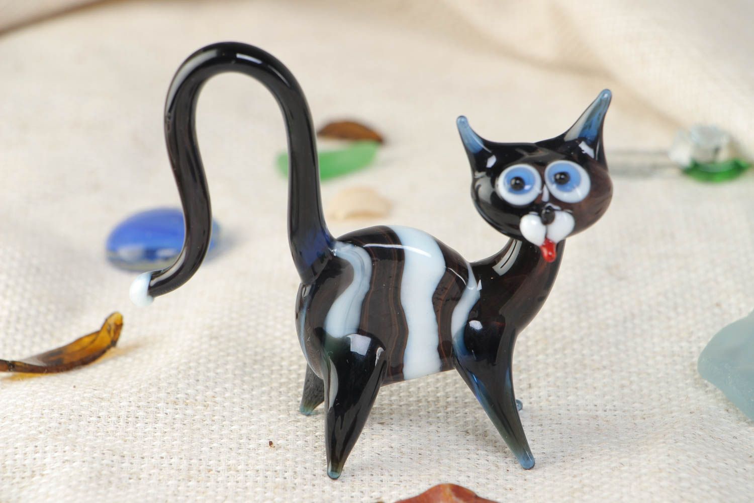 Handmade collectible lampwork glass miniature figurine of black and white cat photo 1