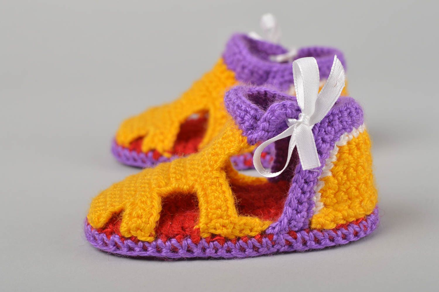 Handgefertigte Schuhe gehäkelte Babyschuhe Geschenk für Kleinkinder bunt  foto 3