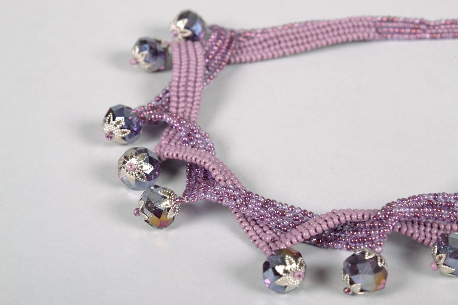 Collar de abalorios de color lila foto 4