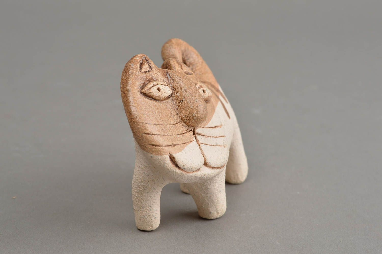 Petite statuette en argile en forme de chat faite main peinte déco de design photo 3