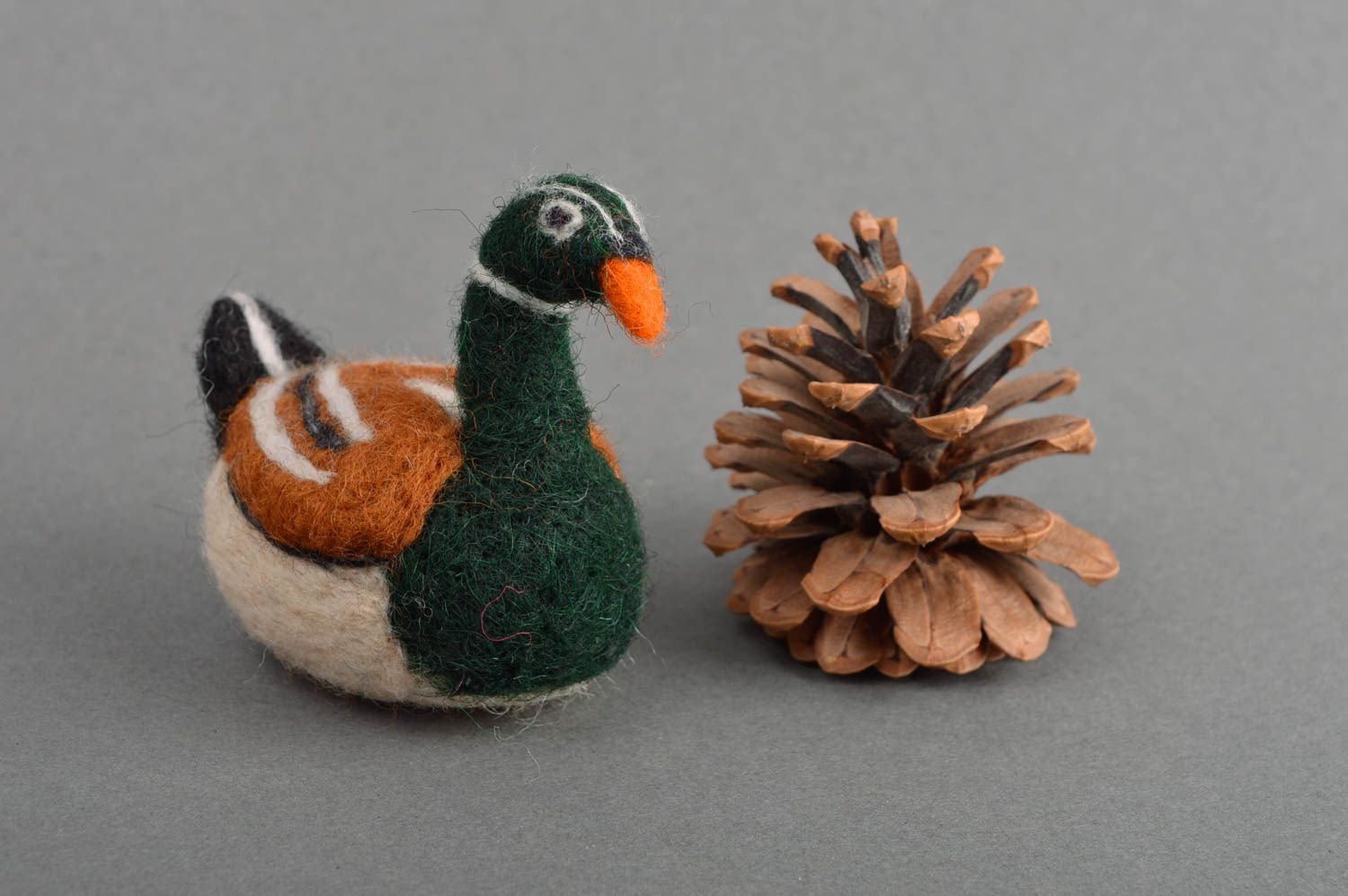 Kleines Kuscheltier Ente handmade Spielzeug aus Wolle Geschenk für Kinder foto 1