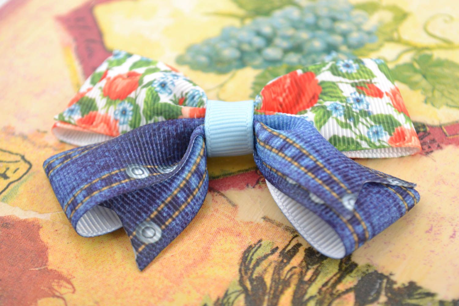 Noeud pour barrette ou élastique en ruban fait main jean et motif floral photo 1