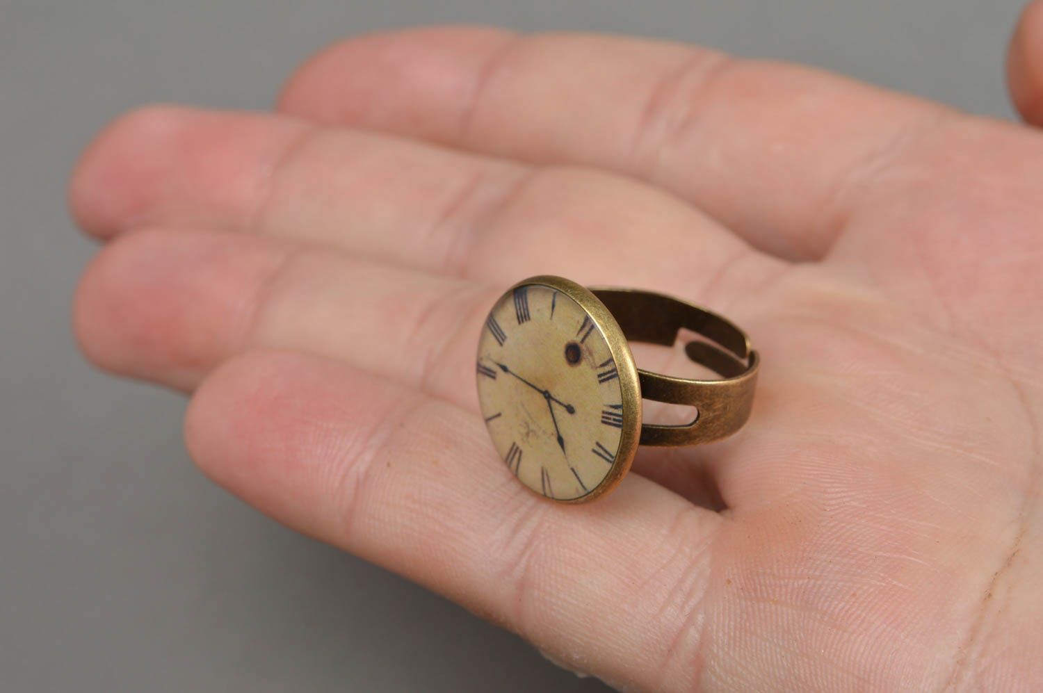 Кольцо в технике декупаж с ювелирной смолой ручной работы винтажное Часы фото 4