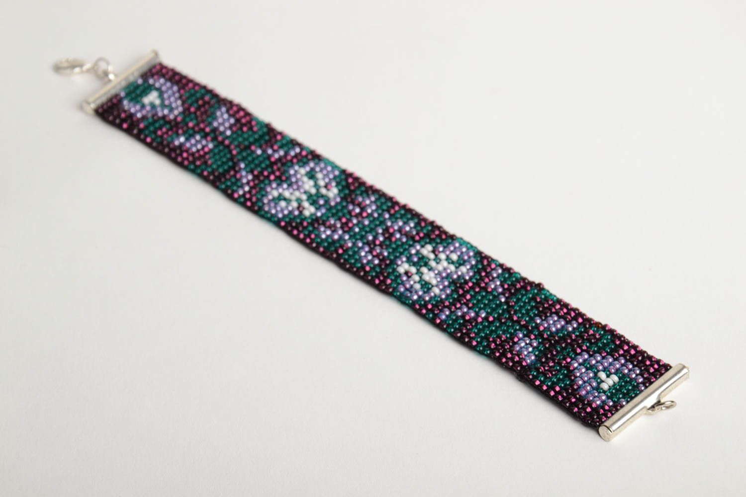 Бисерный браслет широкий хэнд мэйд на цепочке темный с растительными мотивами фото 4