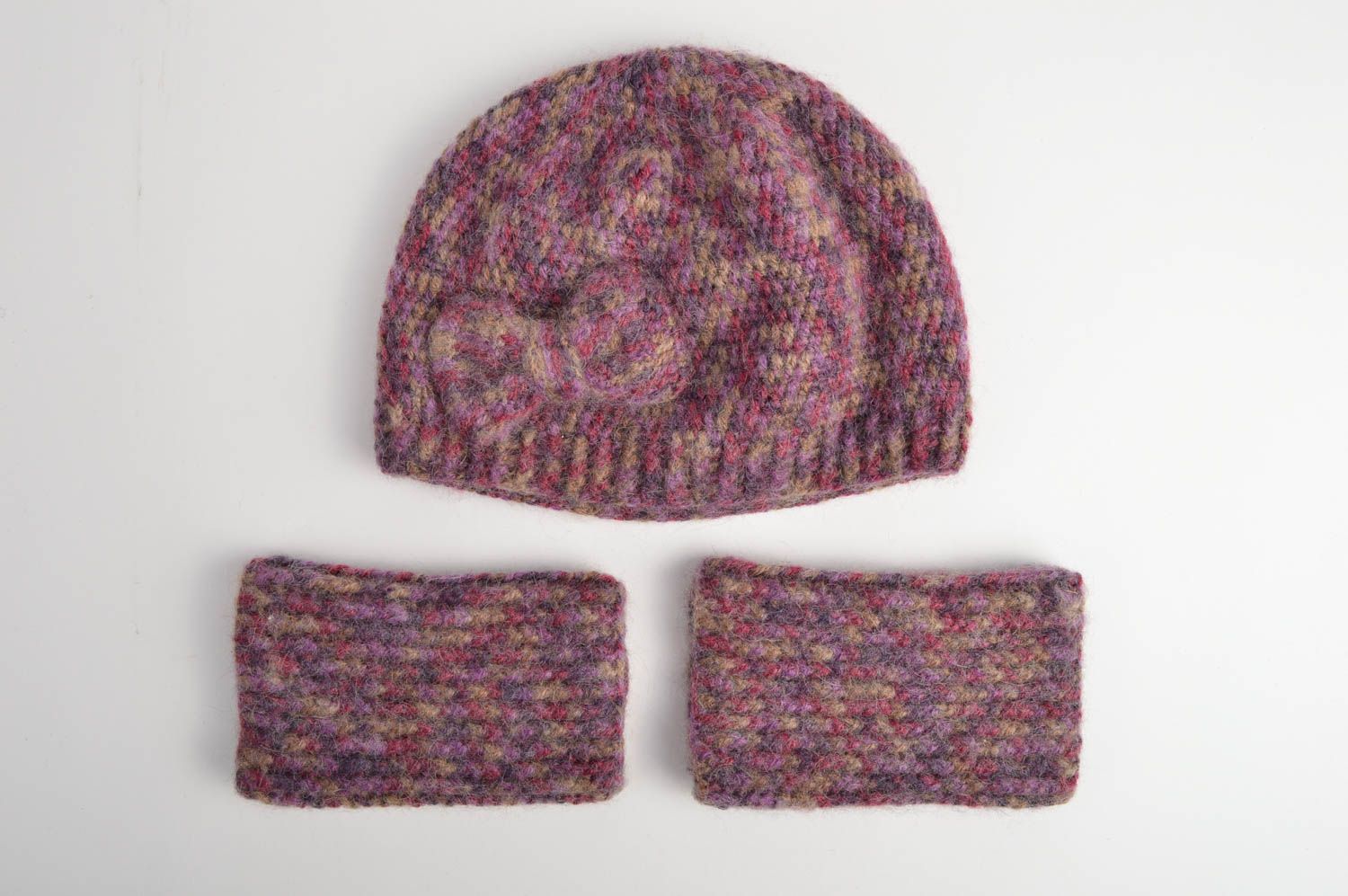 Комплект аксессуаров шапка и гетры ручной работы для девочки из ангоры фото 3
