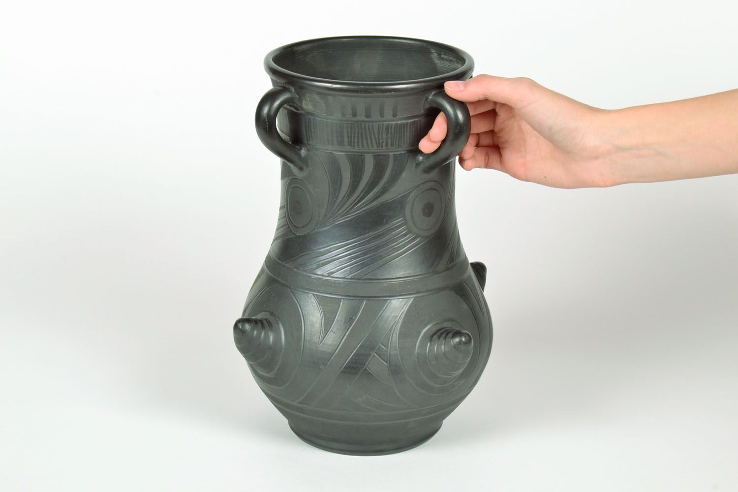 Schwarze Vase aus Keramik foto 5