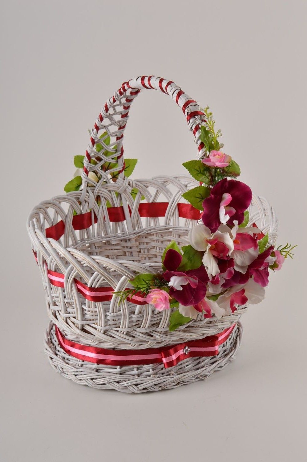 Плетеная корзина с цветами ручной работы изделие из лозы подарок женщине фото 2