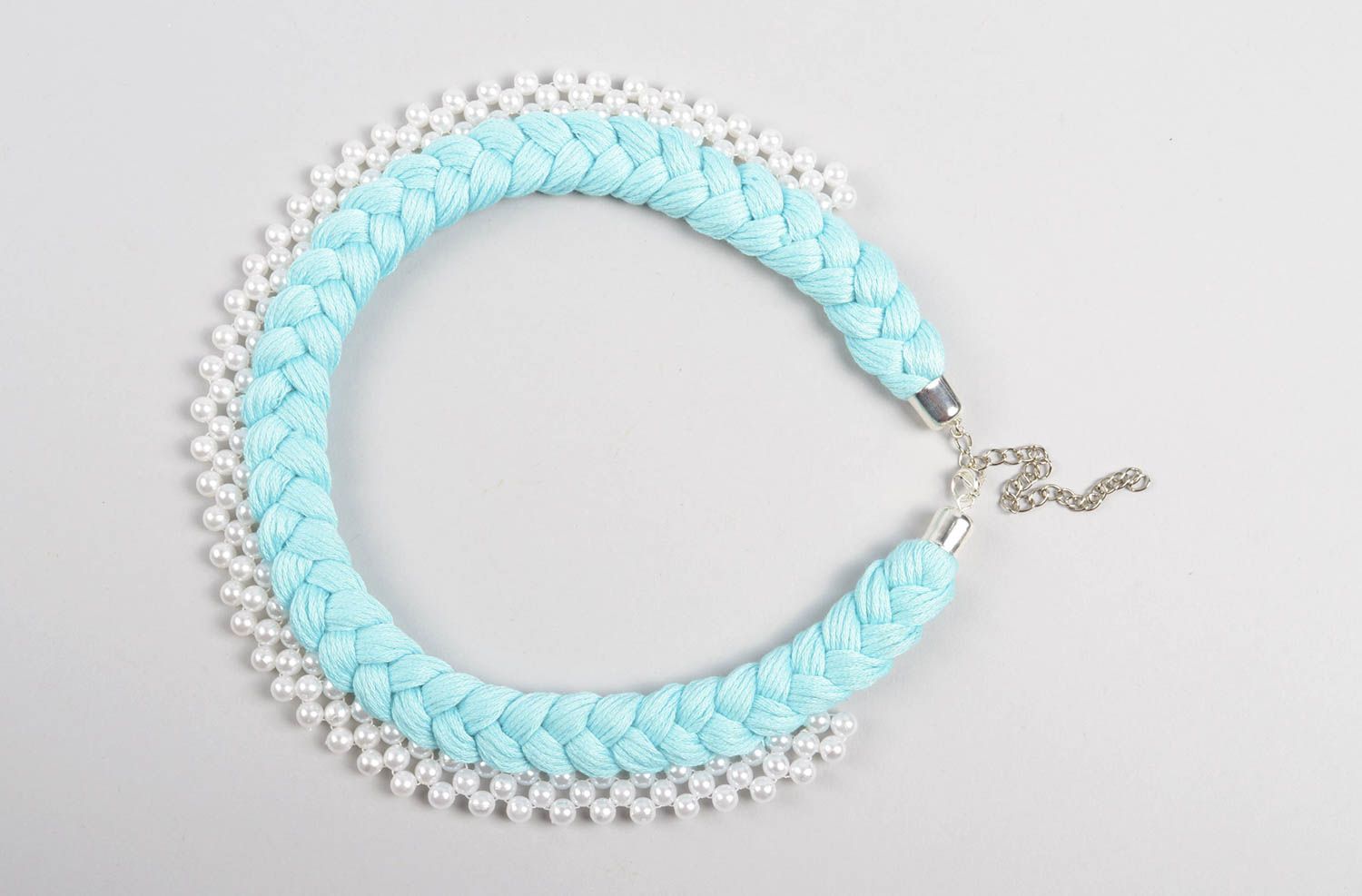 Collier textile Bijou fait main bleu ciel avec fausses perles Cadeau femme photo 4