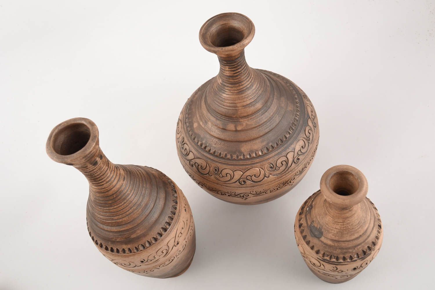 Ensemble de cruches céramiques 3 pièces faites main ethniques avec ornements photo 3