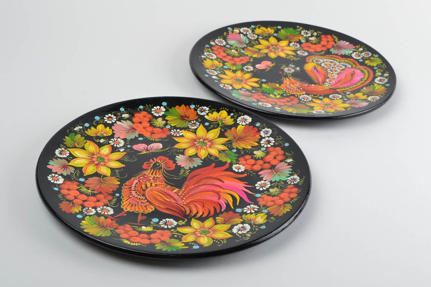 Деревянные тарелки с Петриковской росписью набор из двух изделий ручной работы фото 5