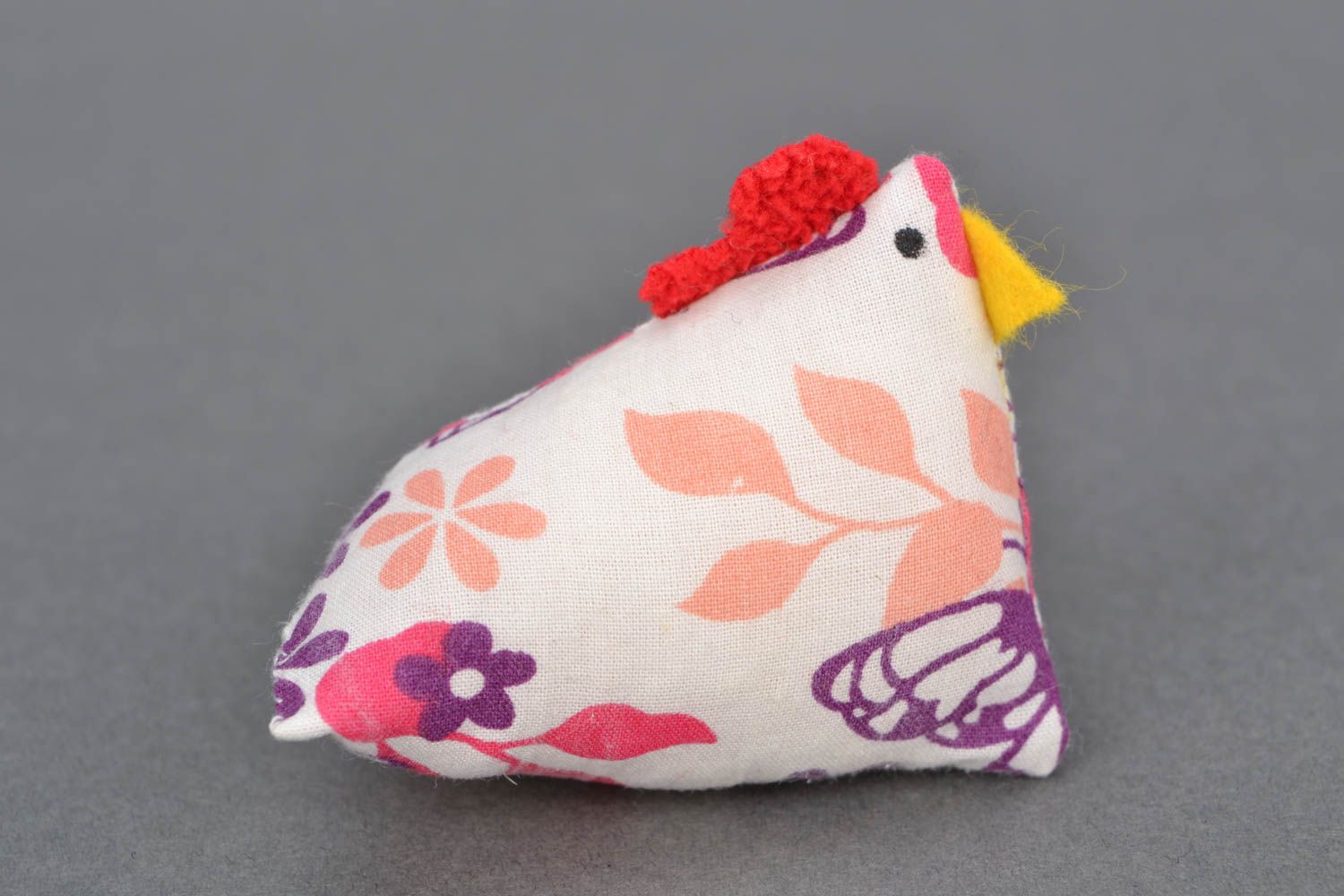 Soft needle bed in the shape of hen photo 1