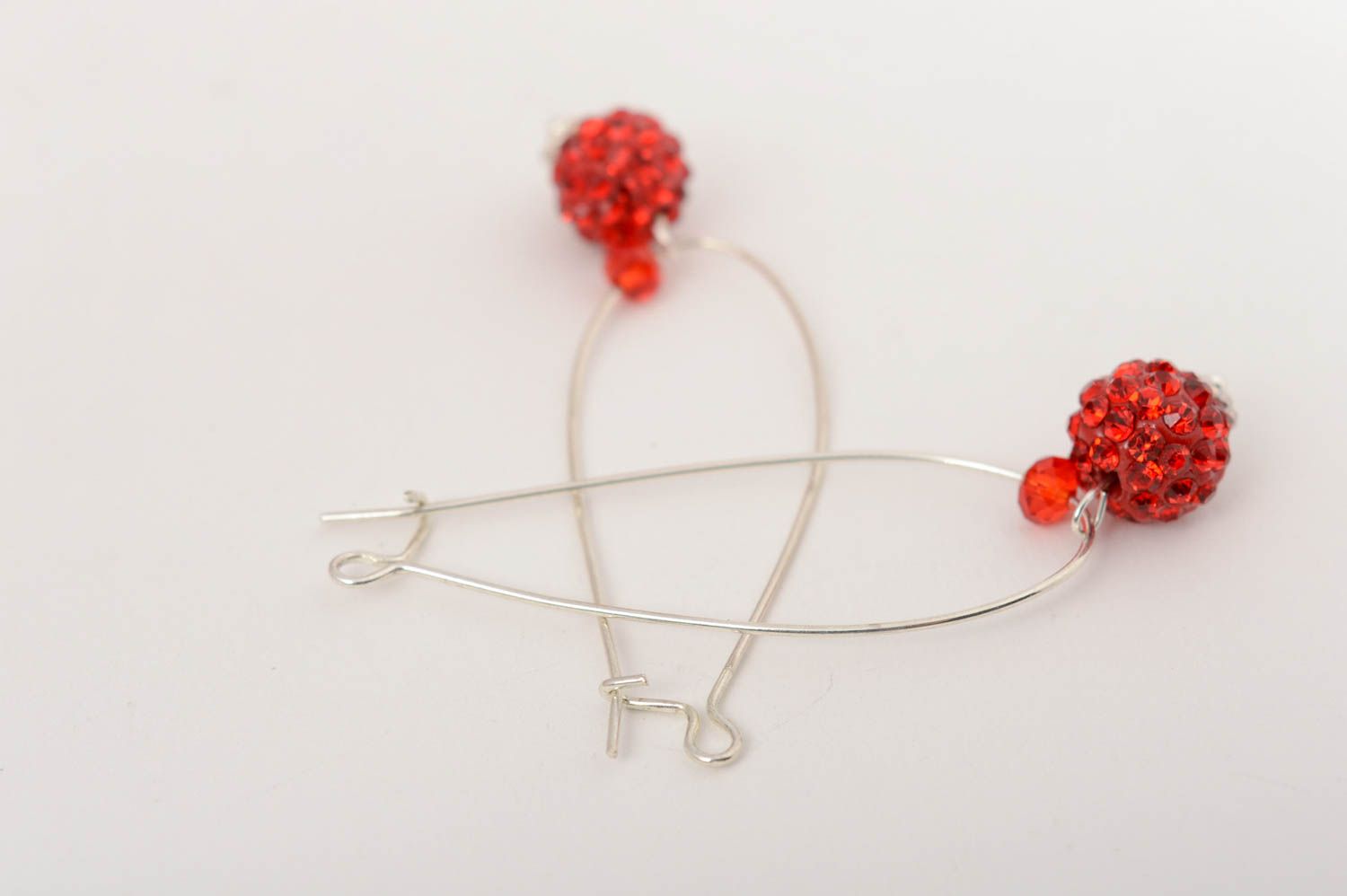 Boucles d'oreilles en perles fantaisie avec strass faites main rouges pendantes photo 4