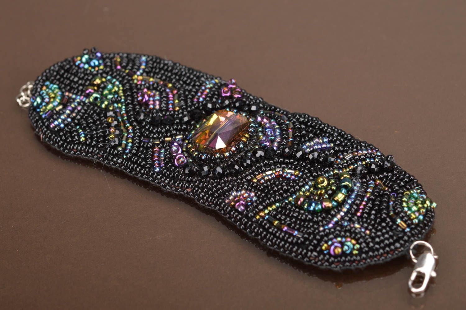 Широкий браслет из бисера ручной работы дизайнерский черный стильный для девушек фото 2