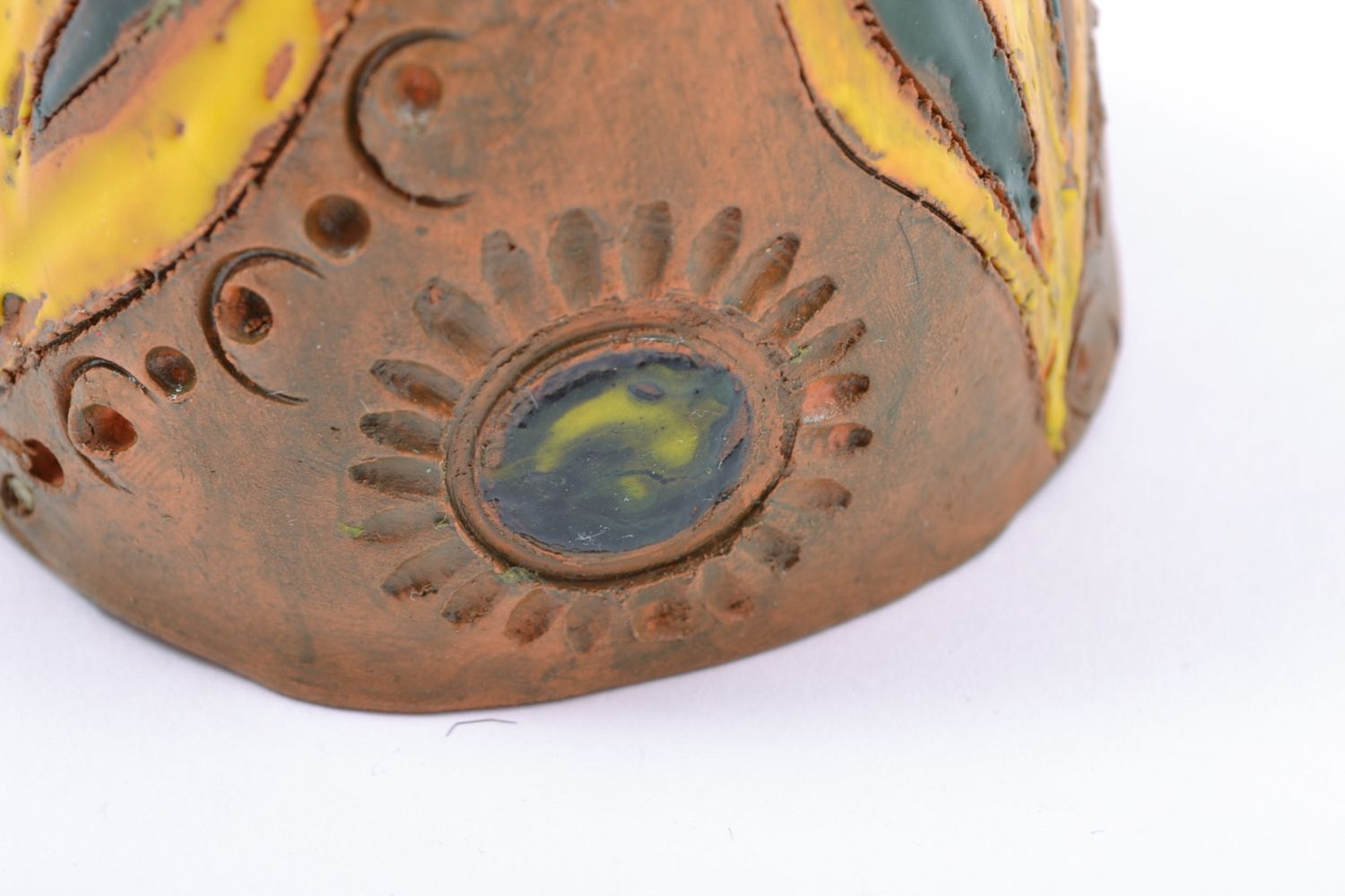Petite cloche en terre cuite brune à motif floral couleurs acryliques faite main photo 4