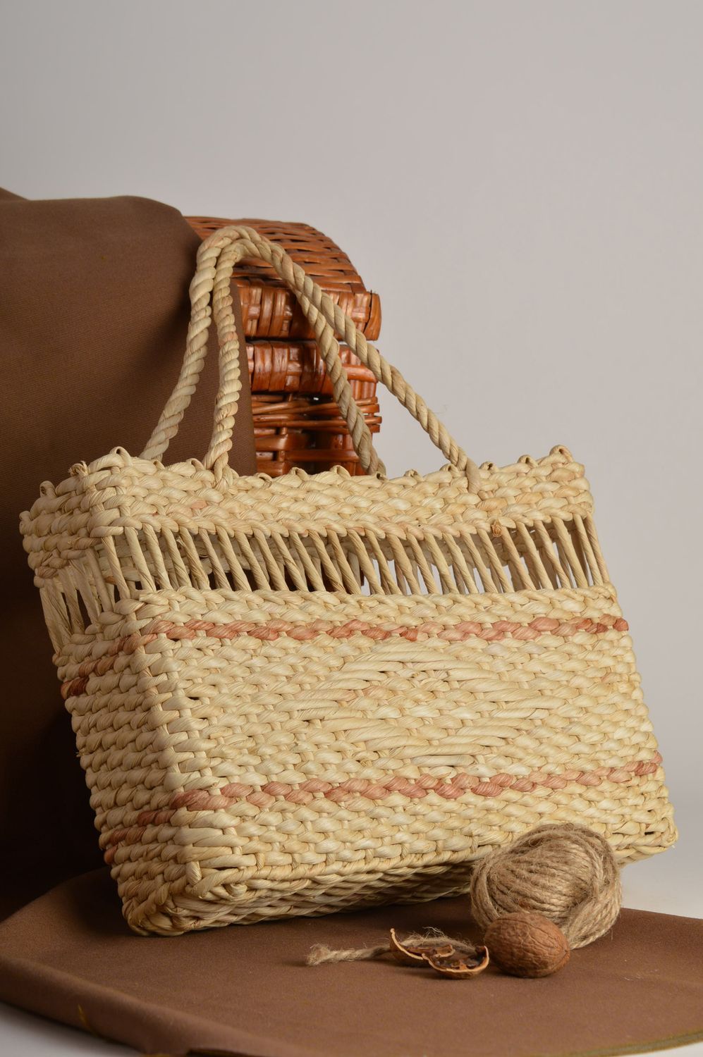 Сумка ручной работы плетеная сумка с ручками плетеная сумка корзина бежевая фото 2