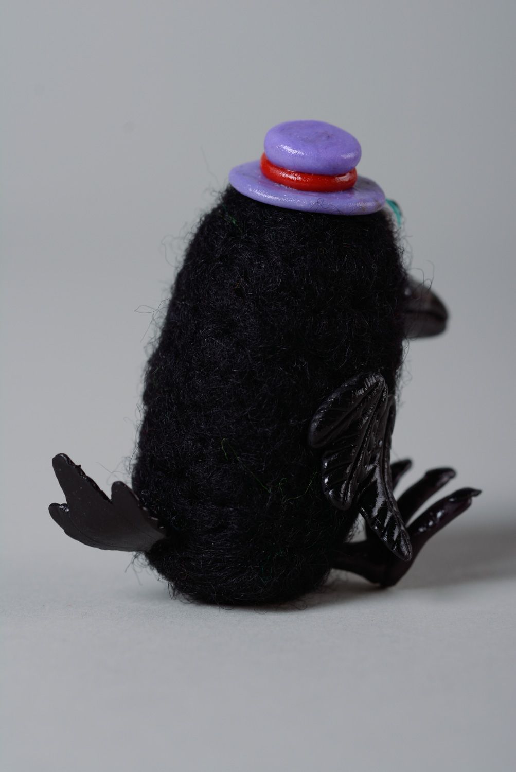 Jouet en laine feutrée fait main original design cadeau pour enfant corbeau photo 3