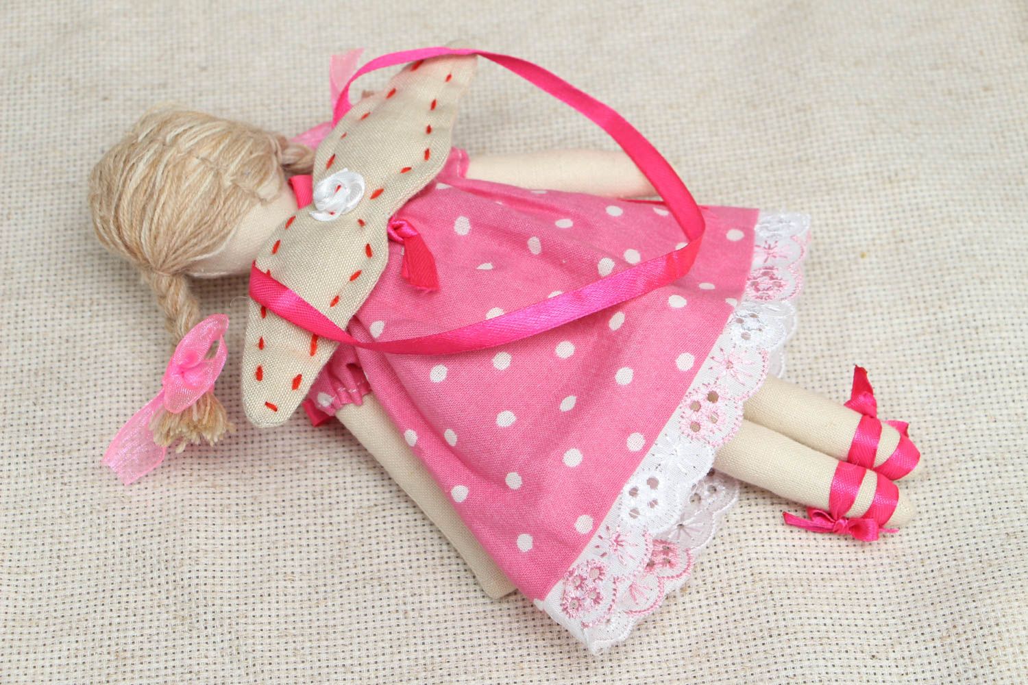 Дизайнерская кукла-ангелочек в розовом сарафане фото 3