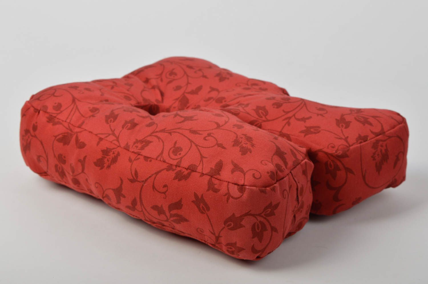 Coussin Lettre tissu fait main rouge à motif floral Déco maison originale photo 5