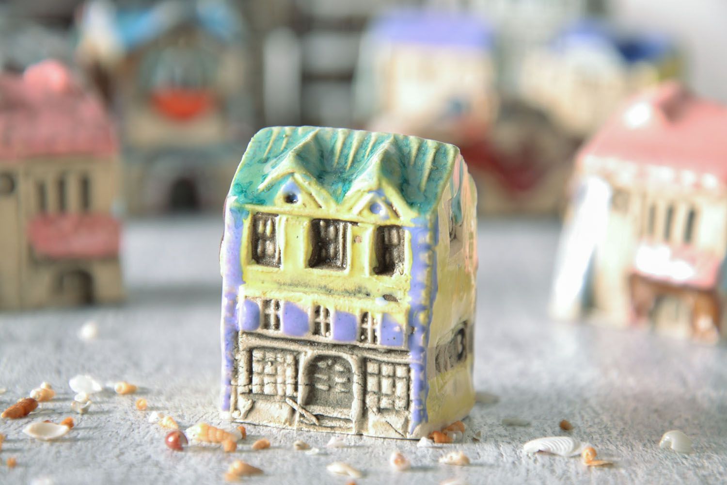 Maisonnette miniature céramique décorative faite main en argile couleur jaune photo 1