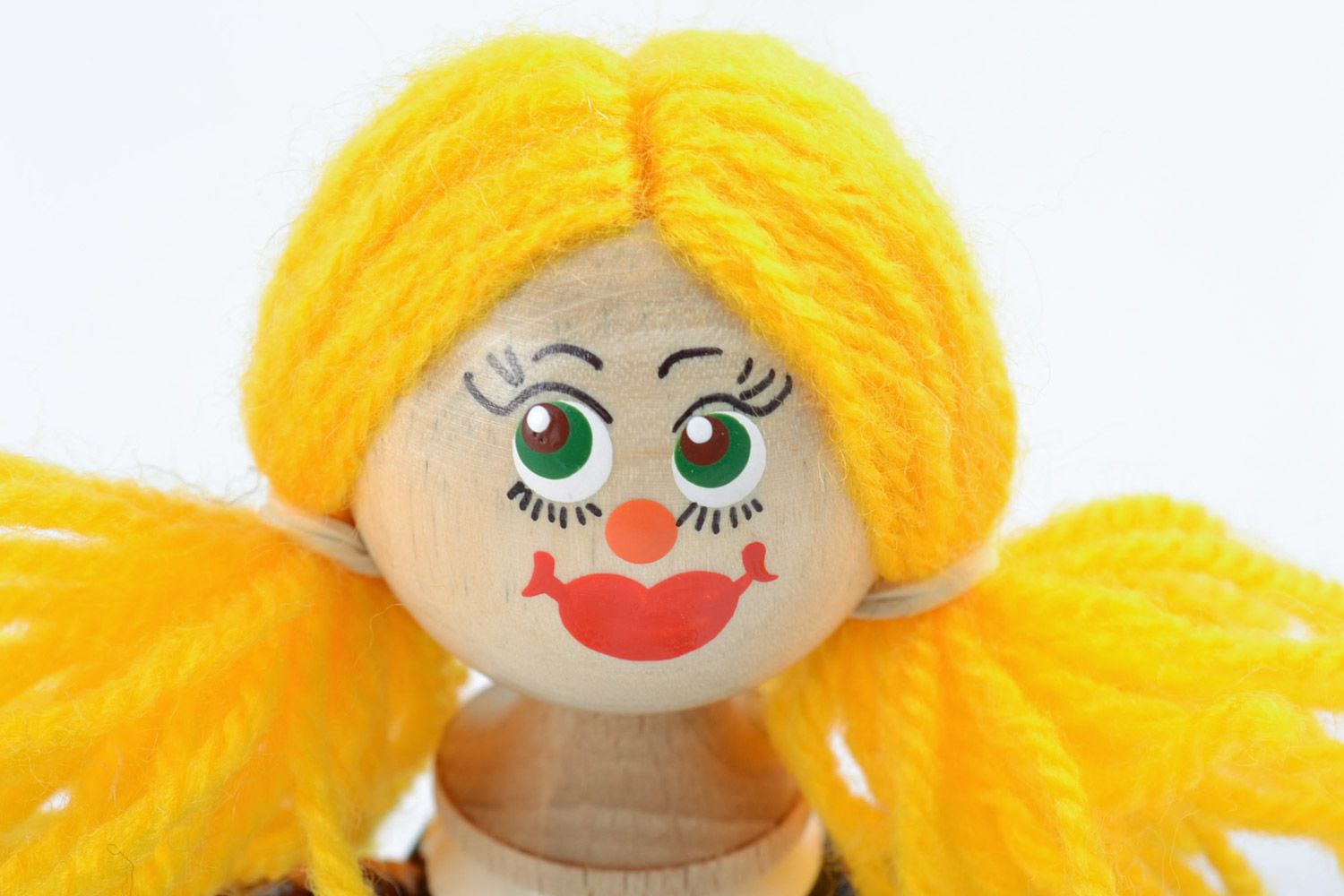 Öko Spielzeug Puppe aus Holz mit Bemalung schön Handarbeit Geschenk für Mädchen foto 3