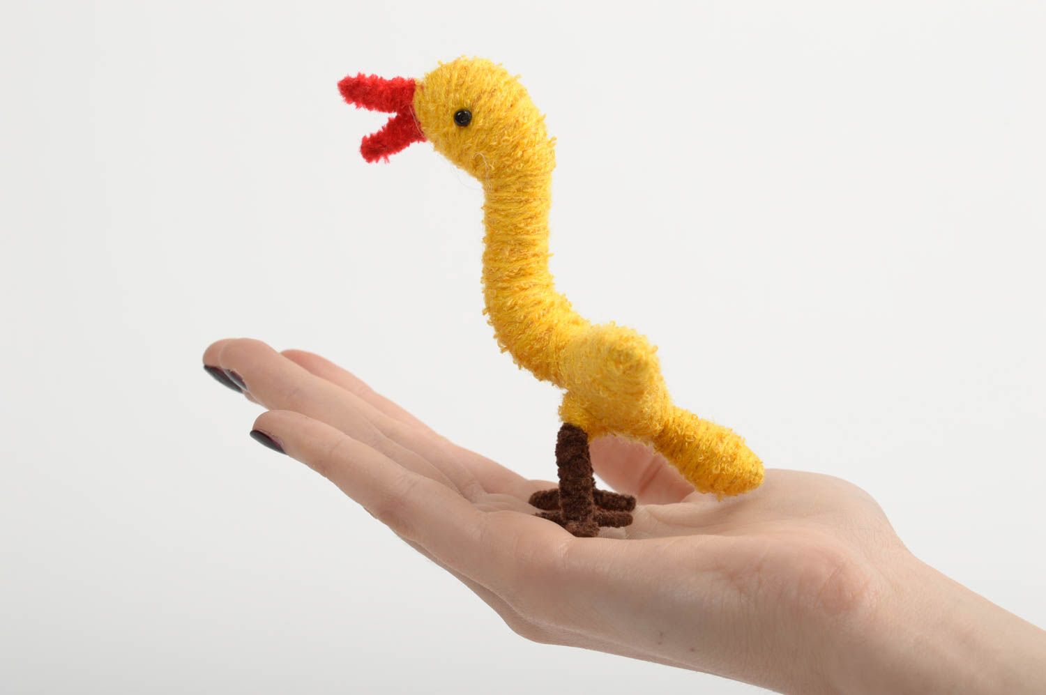 Peluche canard jaune Jouet fait main en fils synthétiques Cadeau pour enfant photo 1
