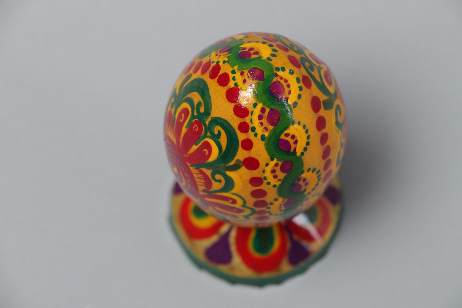 Huevo de madera pintado artesanal de Pascua para decoración foto 4