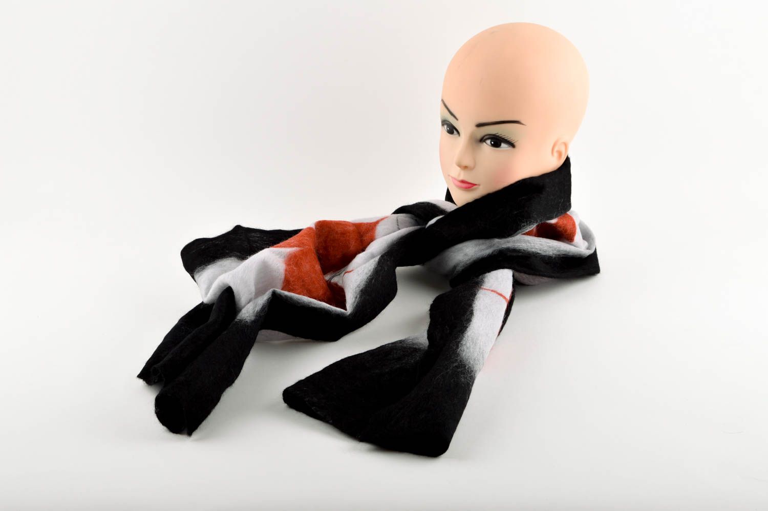 Шерстяной шарф с цветами шарф ручной работы женский шарф черный с красным фото 3