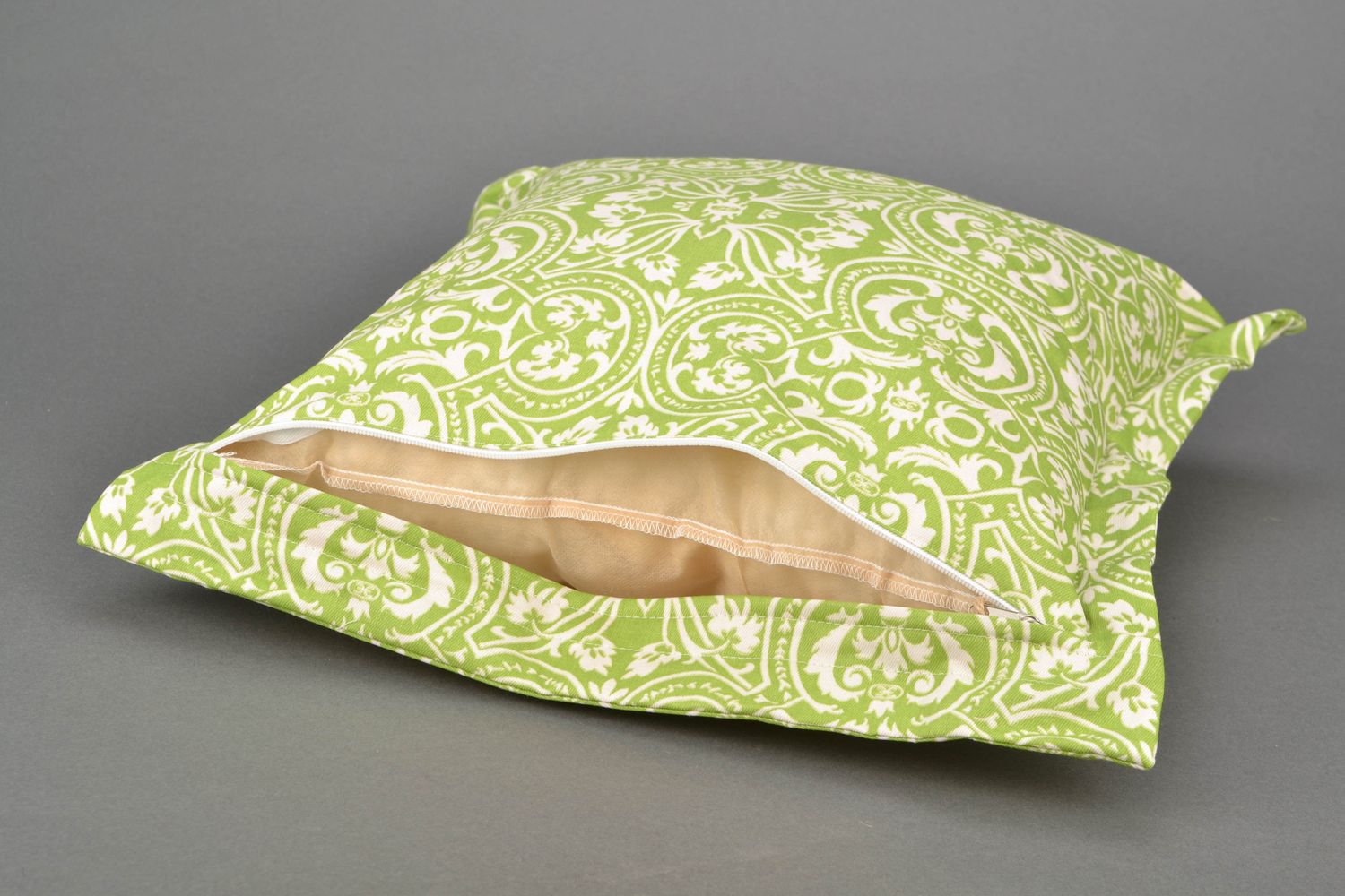Диванная подушка ажурная зеленая хэнд мэйд фото 4
