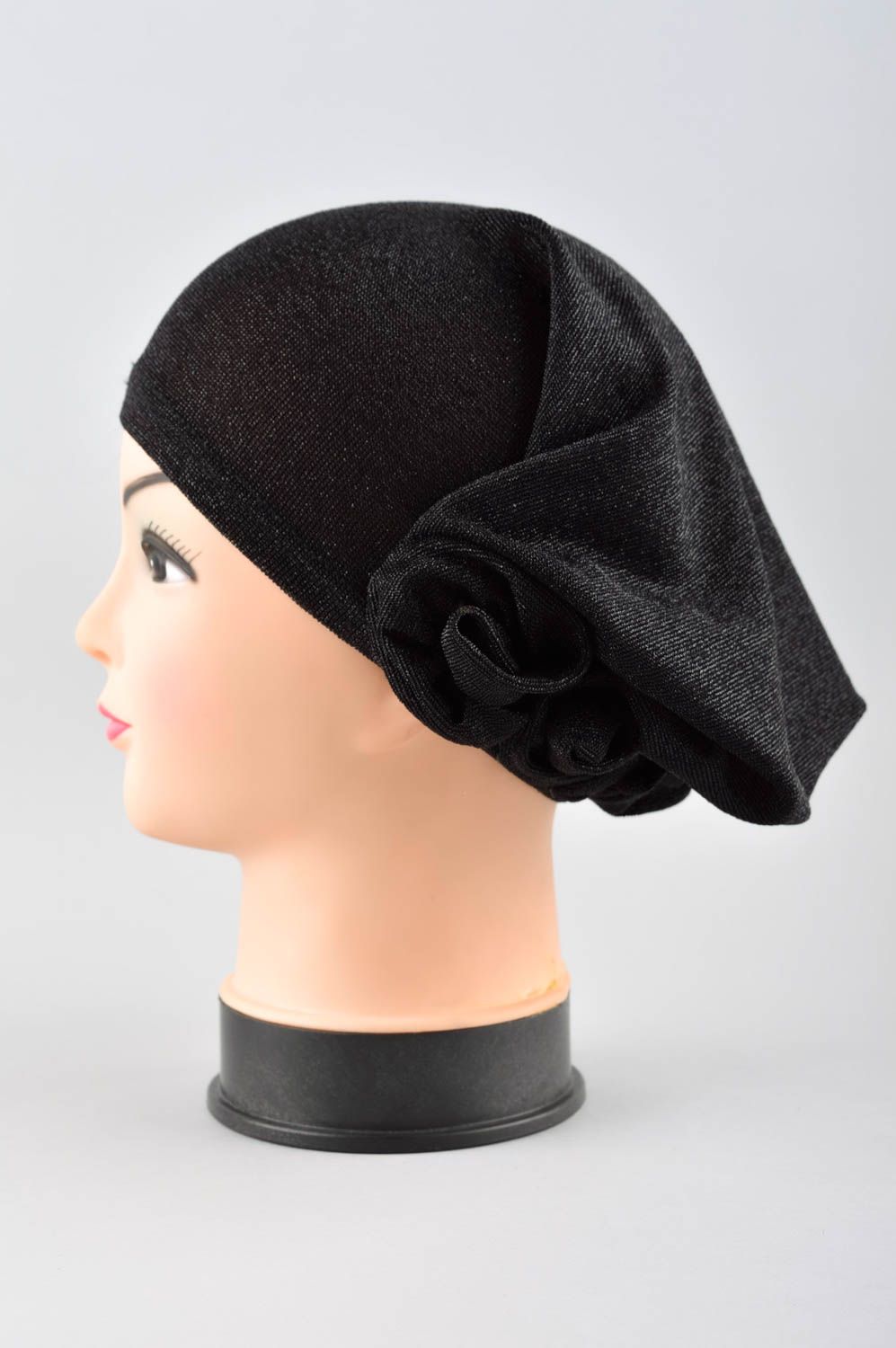 Mütze Damen schwarz Mütze aus Filzwolle handgemachte Mütze modisches Accessoire  foto 2