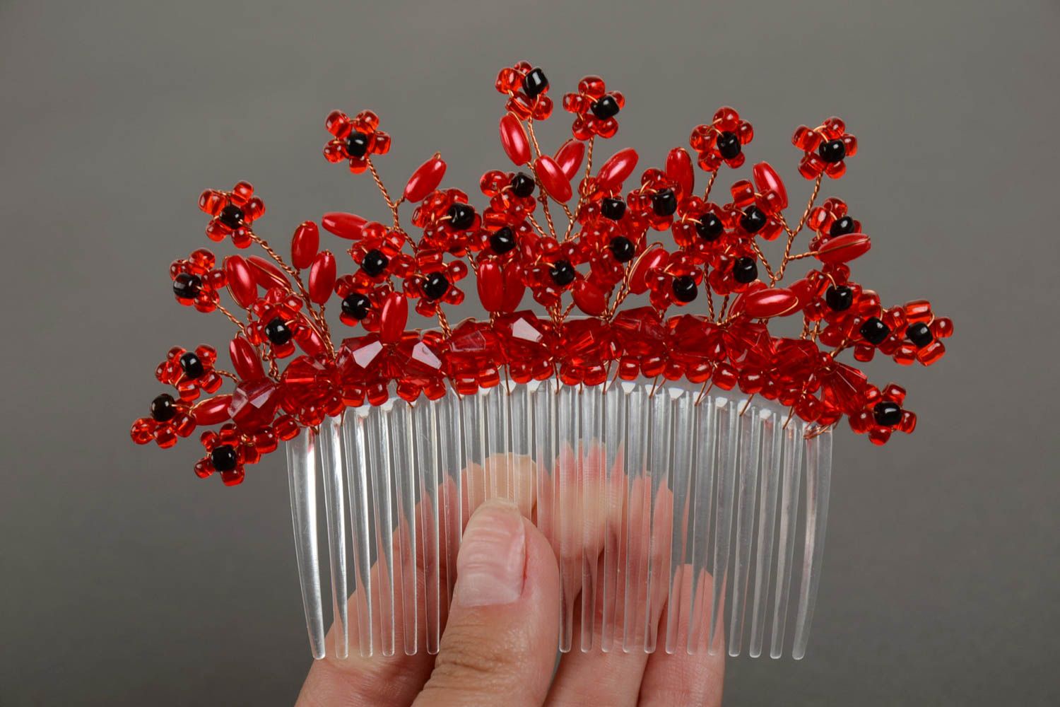 Handmade decorative plastic hair comb with beaded flowers of red color photo 3
