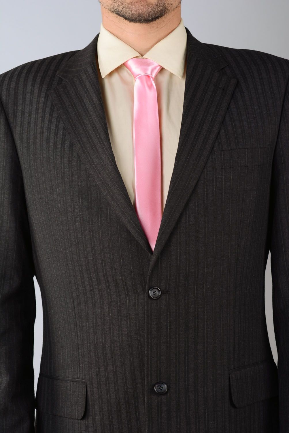 Corbata de raso rosada foto 4