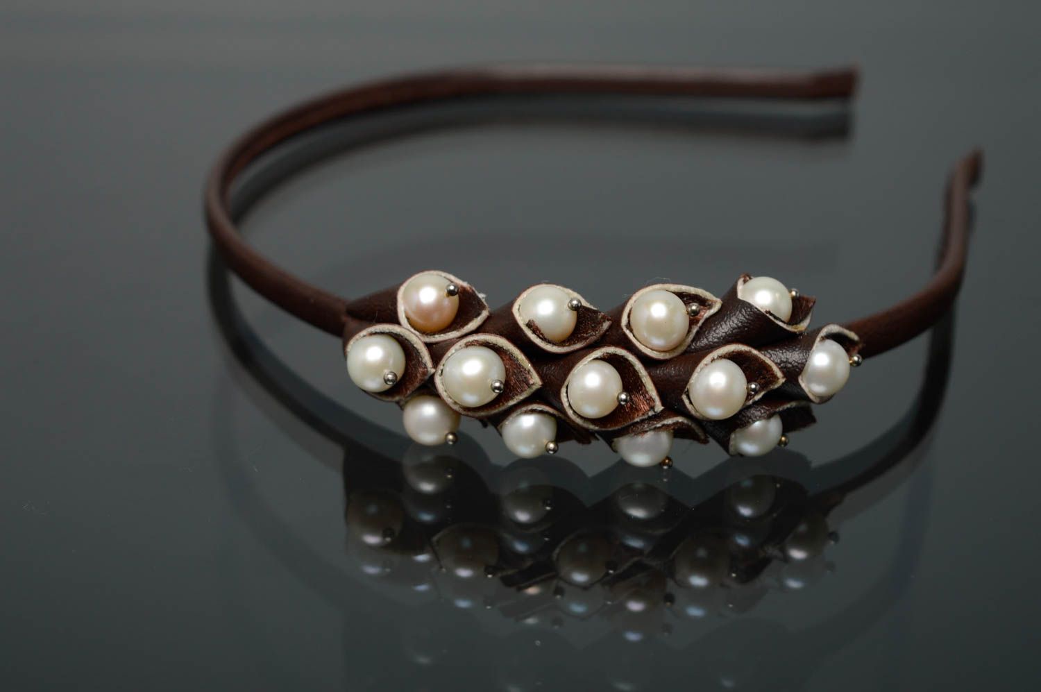 Natural pearl headband photo 1