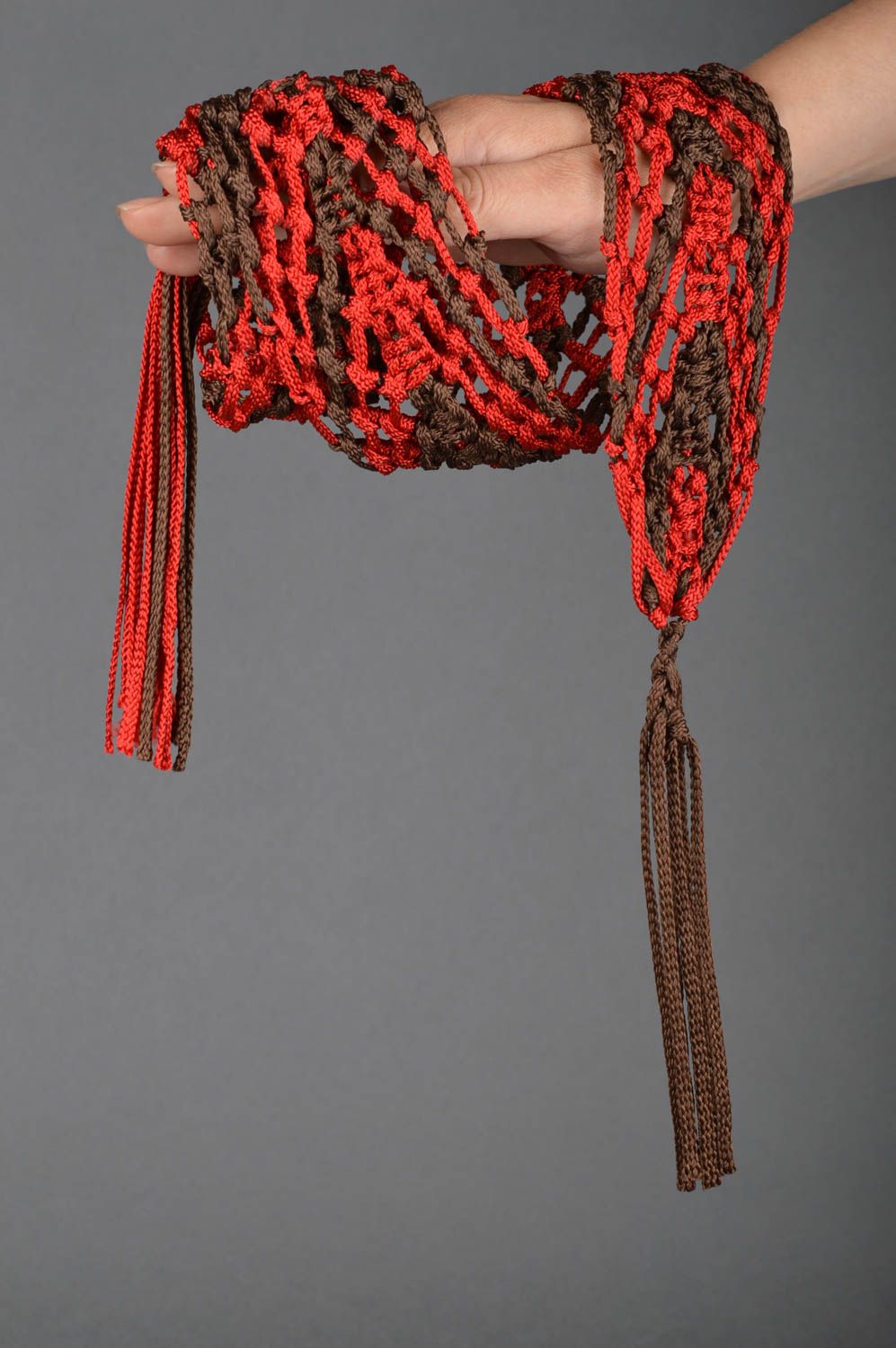 Cinturón trenzado hecho a mano de color rojo accesorio de moda ropa femenina foto 5